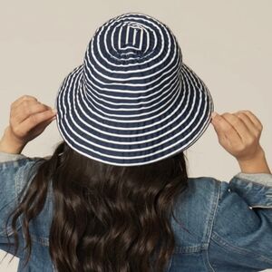 David and Young Women's Sun Beach Floppy Widebrim Hat Striped Navy/White OS